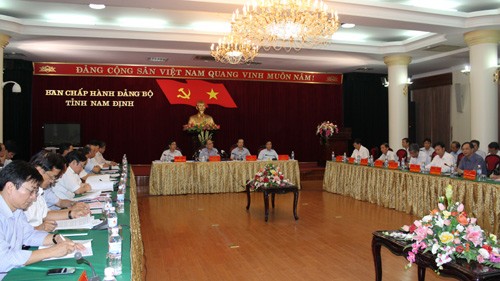 Chủ tịch Quốc hội Nguyễn Sinh Hùng thăm, làm việc tại Nam Định - ảnh 1